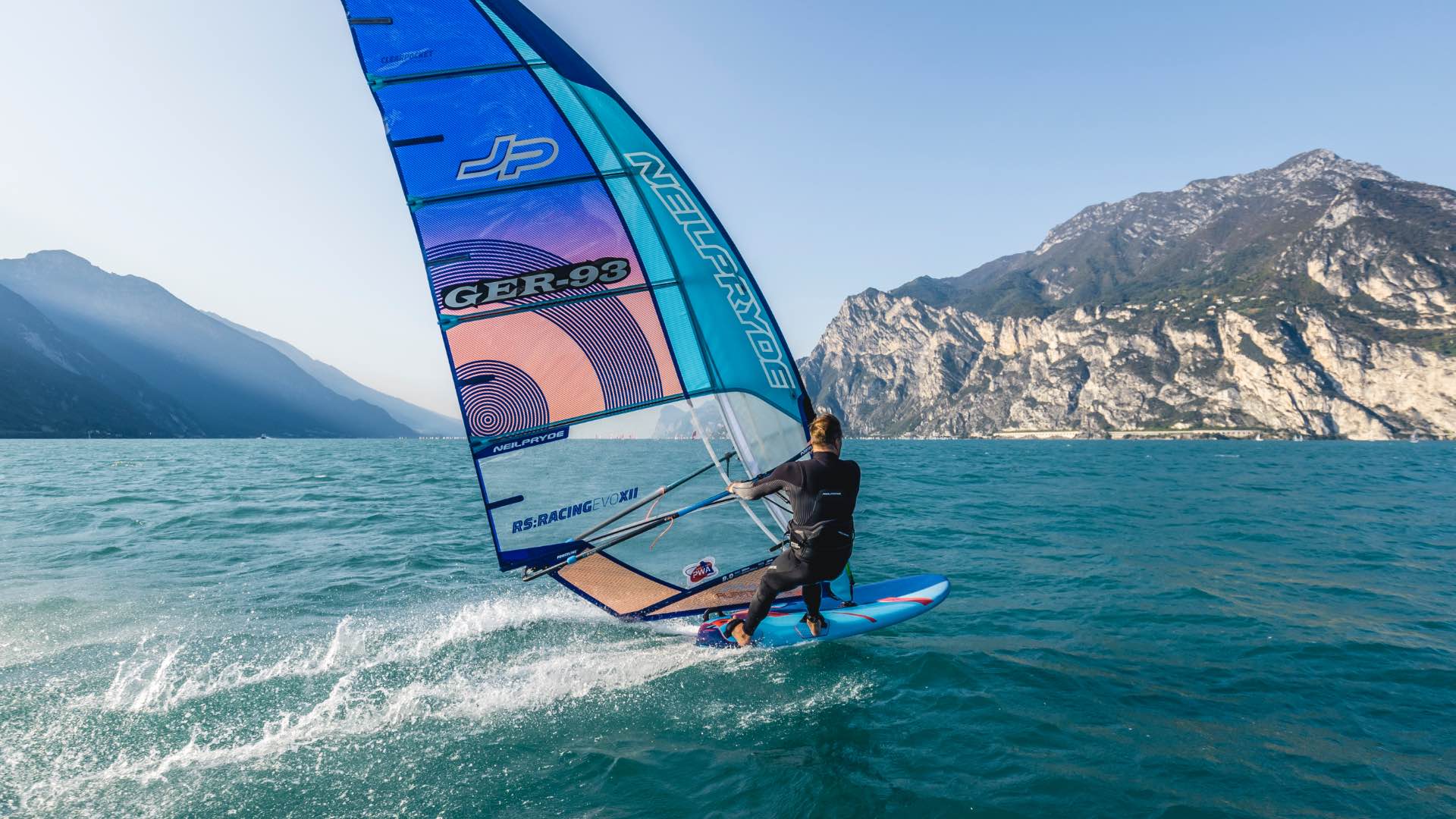 choisir-planche-windsurf-windfoil-spinout-var