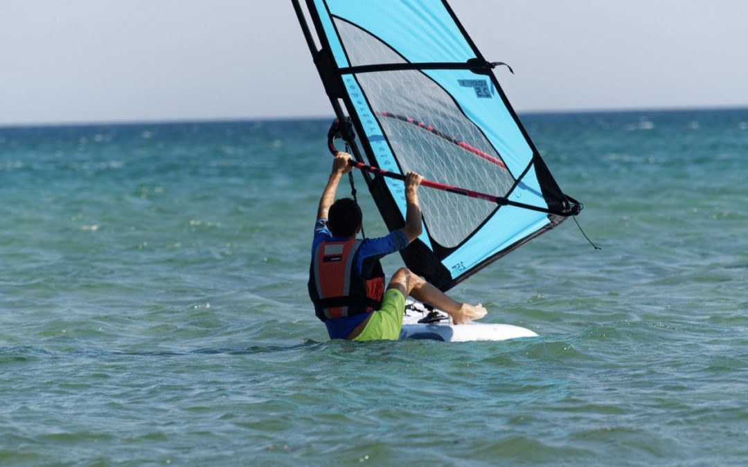 Tout savoir sur le beachstart ! Comment partir de la plage en windsurf