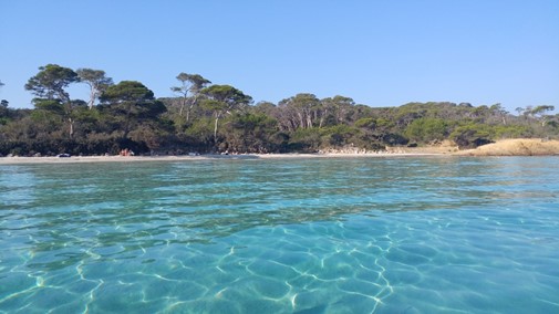 Giens-presqu’île-mer-catamaran-plage-Hyères