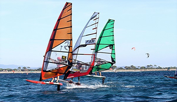 windfoil sur la baie de l’Almanarre Giens Var 83